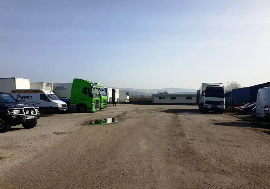 Na predaj areál 8700 m2 s halami 1510 m2 - Trenčianske Bohus