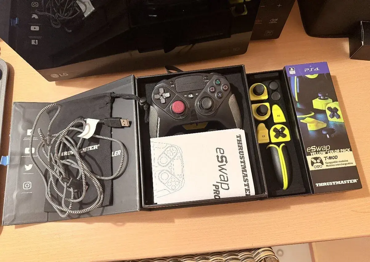 Thrustmaster eSwap Pro Controller + Yellow Color Pack