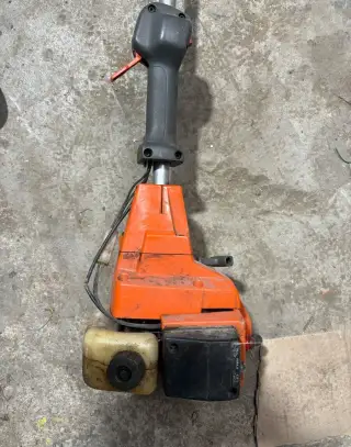 Vyžínač / Kosačka Husqvarna 24C