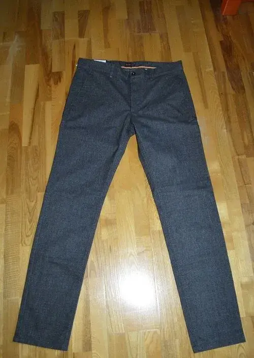 Uplne nove panske nohavice Hugo Boss