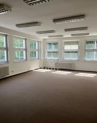 MODERNÉ KANCELÁRSKE PRIESTORY V CENTRE TRENČÍNA NA PRENÁjOM
