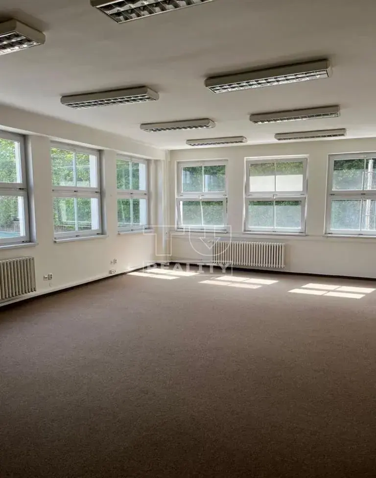 MODERNÉ KANCELÁRSKE PRIESTORY V CENTRE TRENČÍNA NA PRENÁjOM