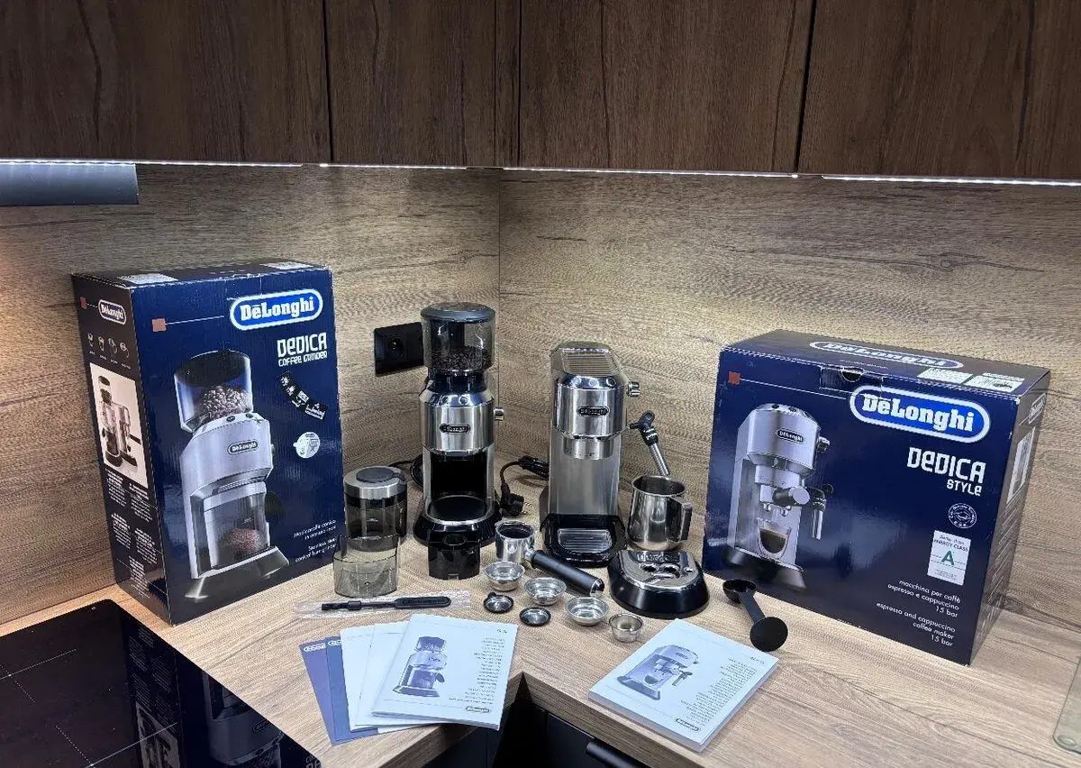 Kávovar a mlynček Delonghi