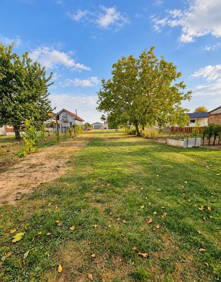 Predaj pozemku 3 220 m² vo Zvončíne