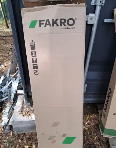 ​Nové strešné okno FAKRO PTP-V U4 (78x118 cm) + lemovania EB