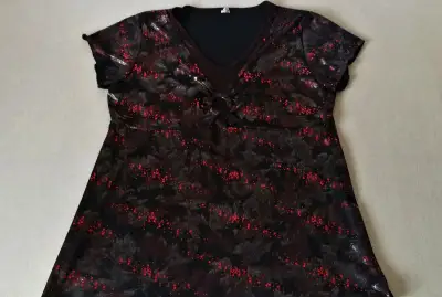 Čierno-červený elegantný top, č. cca 44