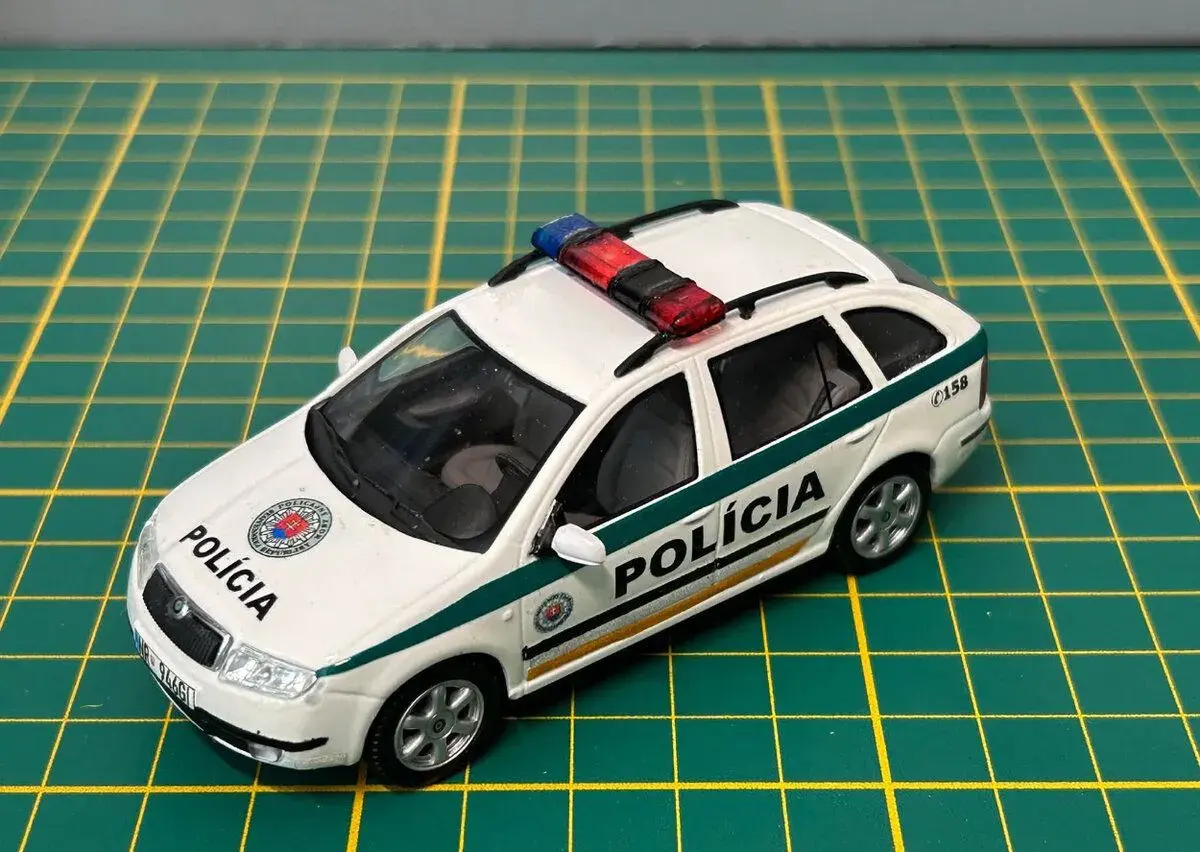 Škoda Fábia polícia SR 1:43 abrex