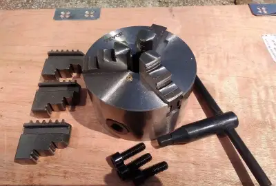 Univerzalne skľučovadlo 3-čeľusťové 100mm