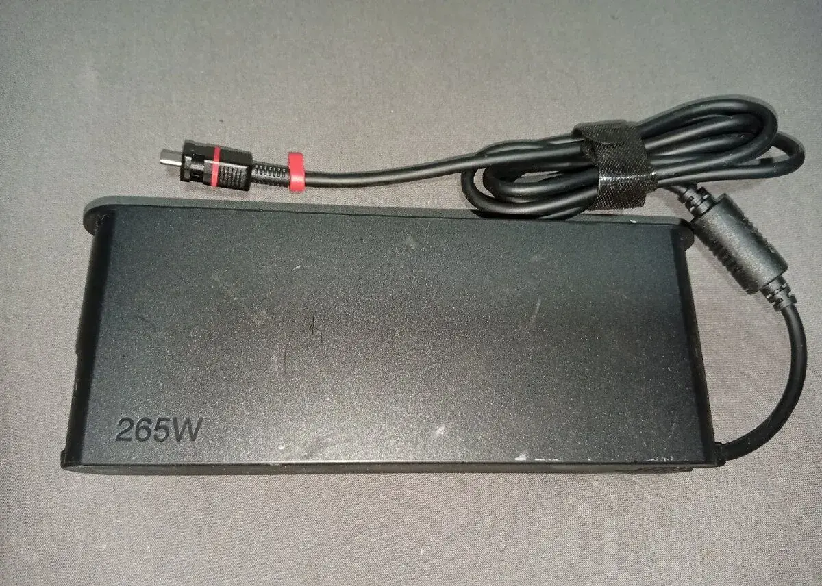Lenovo zdroj 265W USB-C