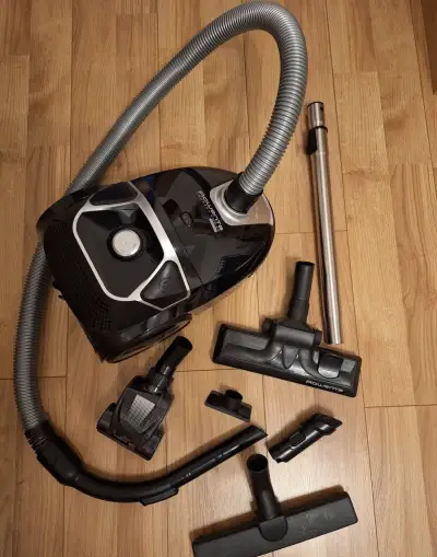 Vysávač Rowenta pol ročný