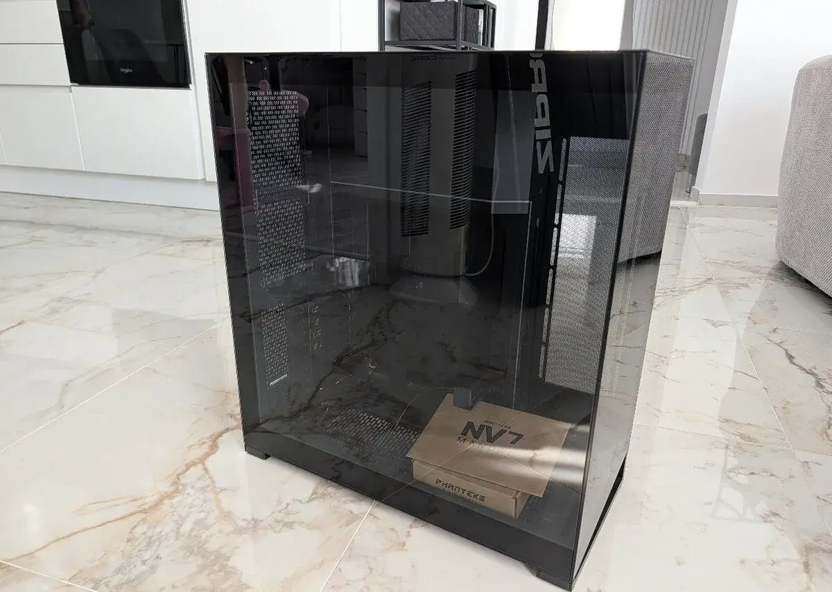 Phanteks NV7 - čierna