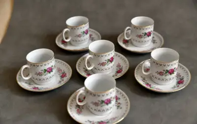 Porcelánová kávová súprava s motívom ruží