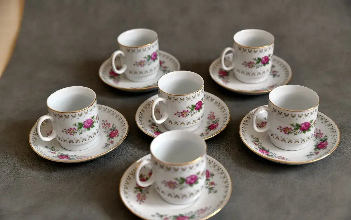 Porcelánová kávová súprava s motívom ruží
