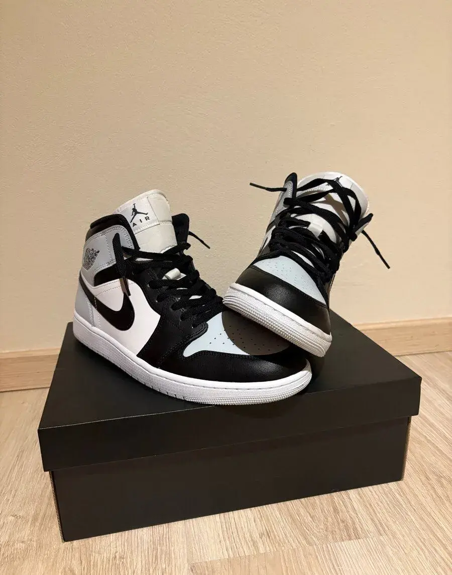 AIR JORDAN 1 MID BLACK/SQUADRON BLUE