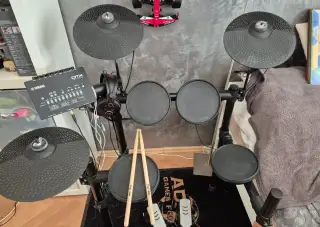 Yamaha DTX402K - elektronické bicie kompletný set