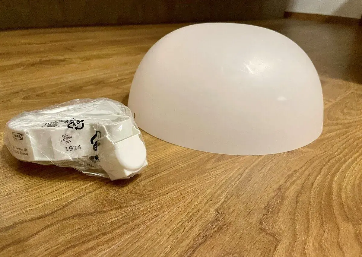 plastová stropná lampa