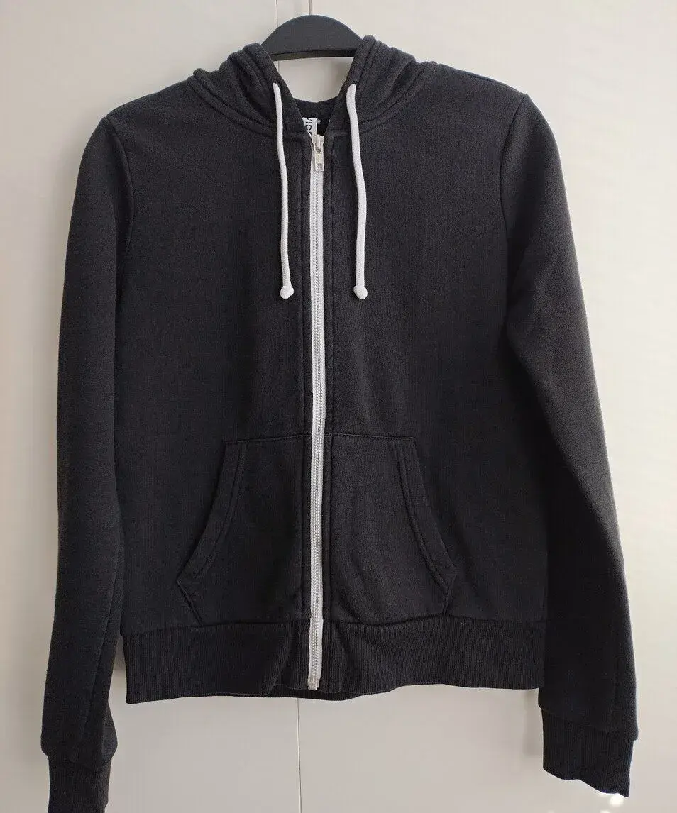 Dámska čierna mikina na zips s kapucňou (H&M)