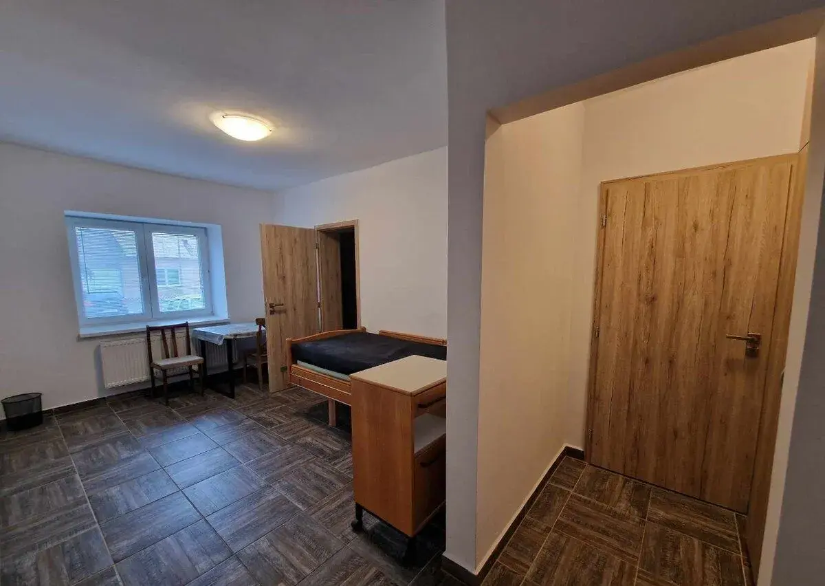 ZDIELANY DLHODOBÝ PRENÁJOM VHODNÝ NA ŠTÚDIUM ČI BÝVANIE