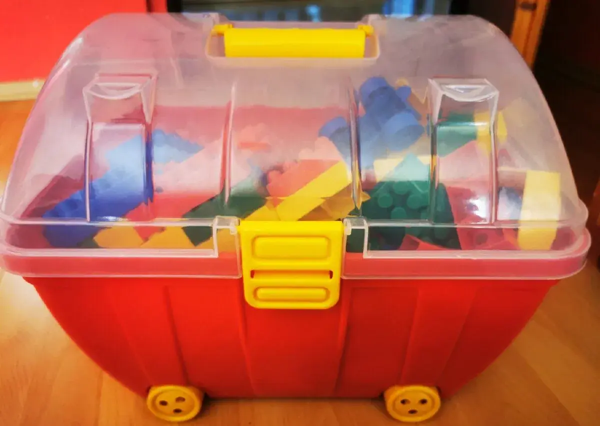 Detské lego v úložnom boxe