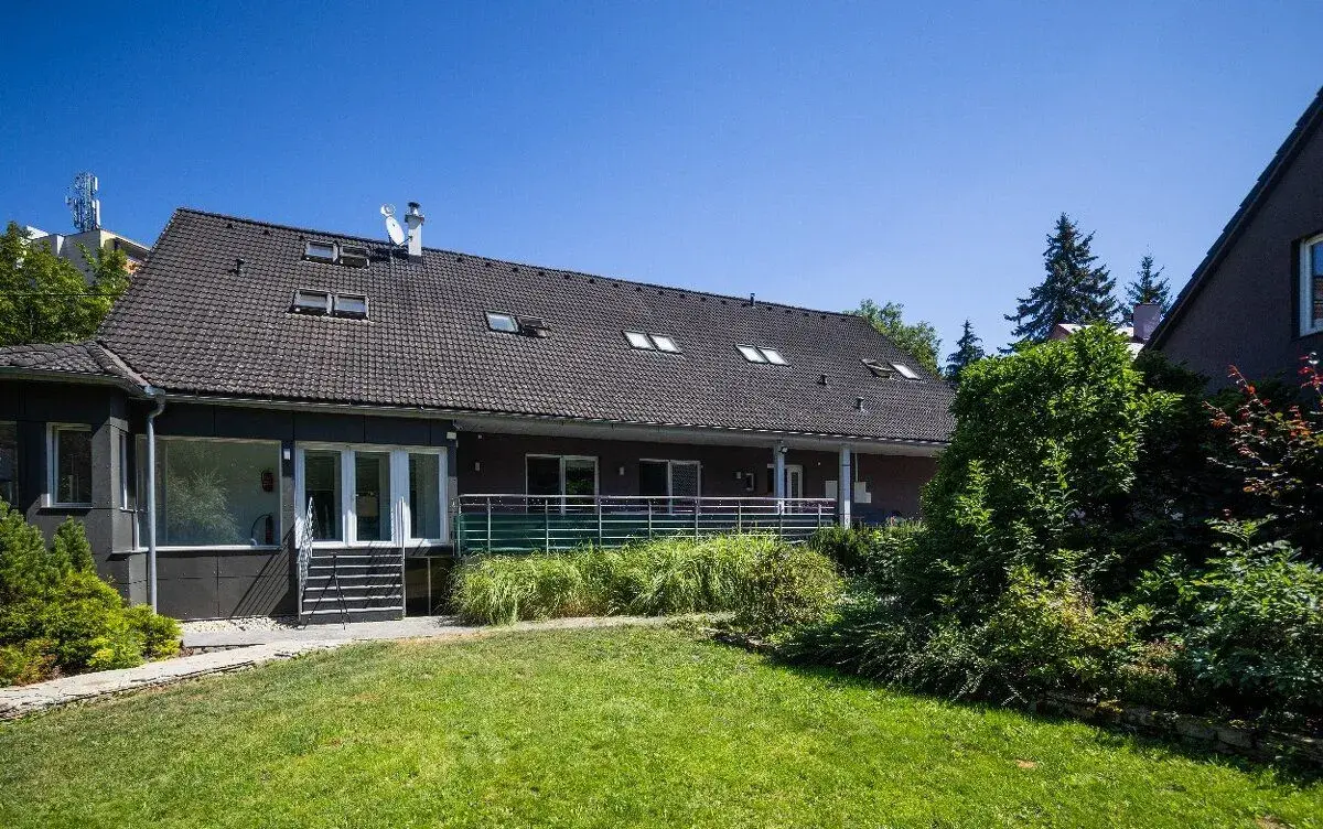 Polyfunkčný bytový dom, 6 bytov, 500 m od námestia, D. Kubín