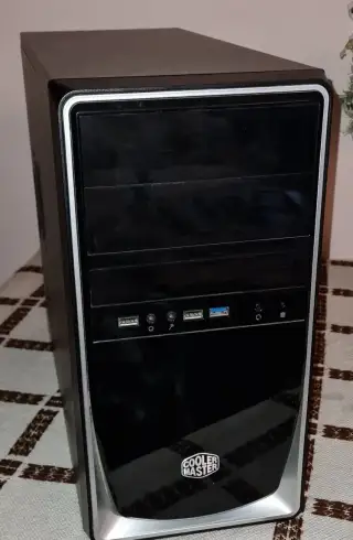 Skrinka mATX Cooler Master