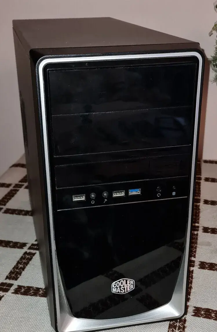 Skrinka mATX Cooler Master