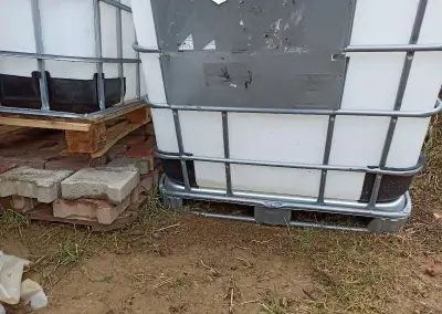 1000 L plastová nádrž.