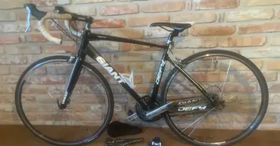 Cestný bicykel Giant Defy 3