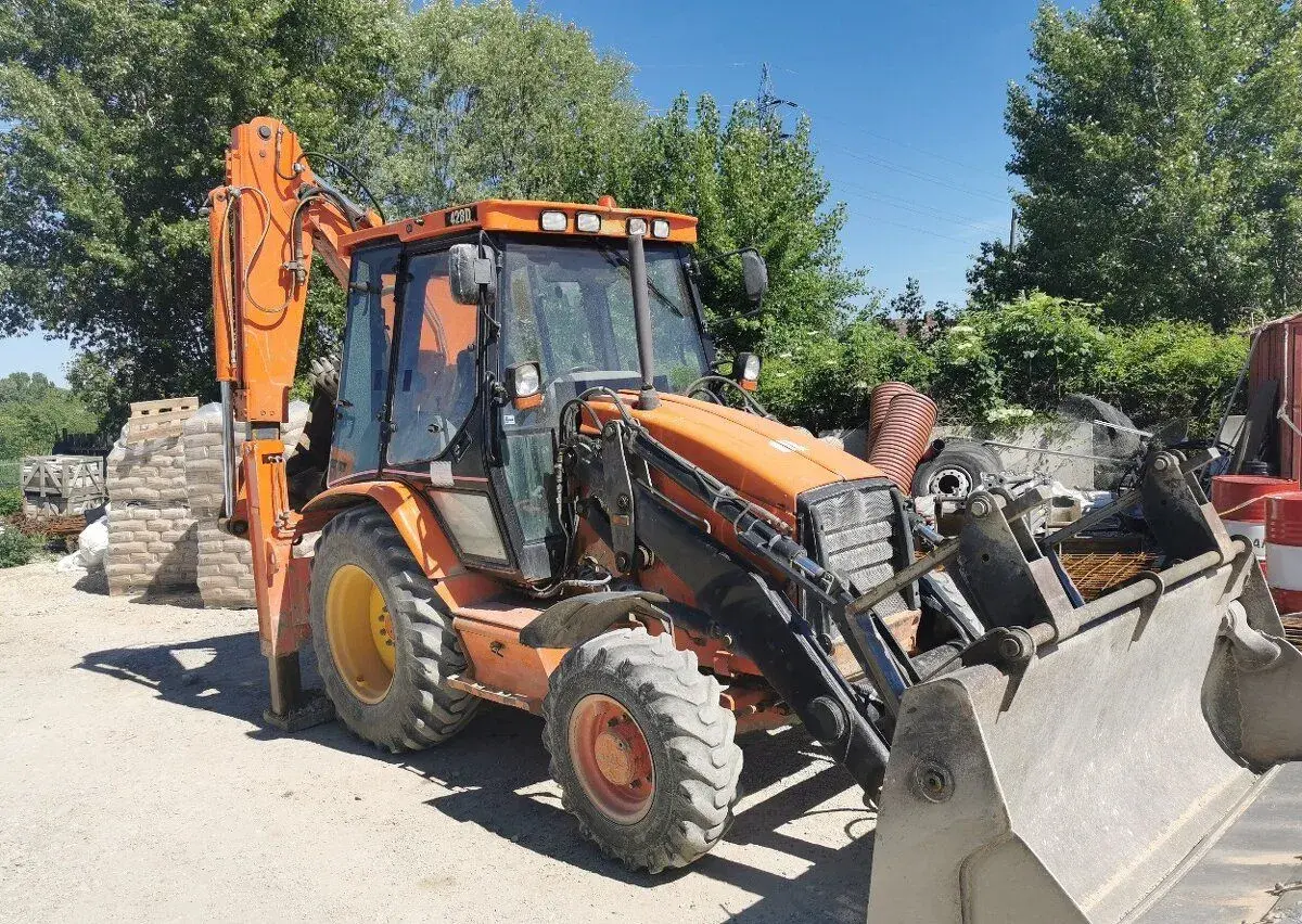 Caterpillar 428D (2004) – zrepasované čerpadlo, TP a EČV