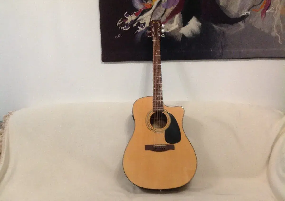 ELEKTROAKUSTICKA GITARA FENDER