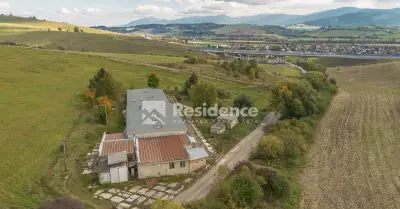 ZNÍŽENÁ CENA: Komerčný areál s budovou 1 250 m2, Lisková