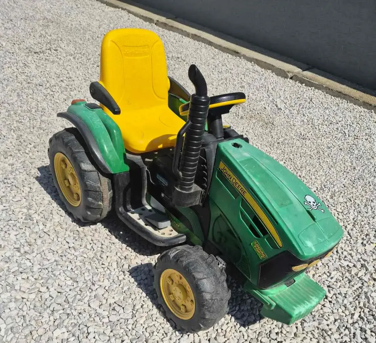 Elektrický traktor s vlečkou Peg Perego