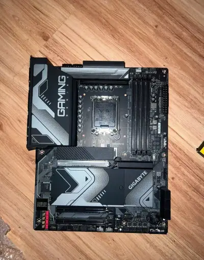 Gigabyte Z790 GAMING X AX