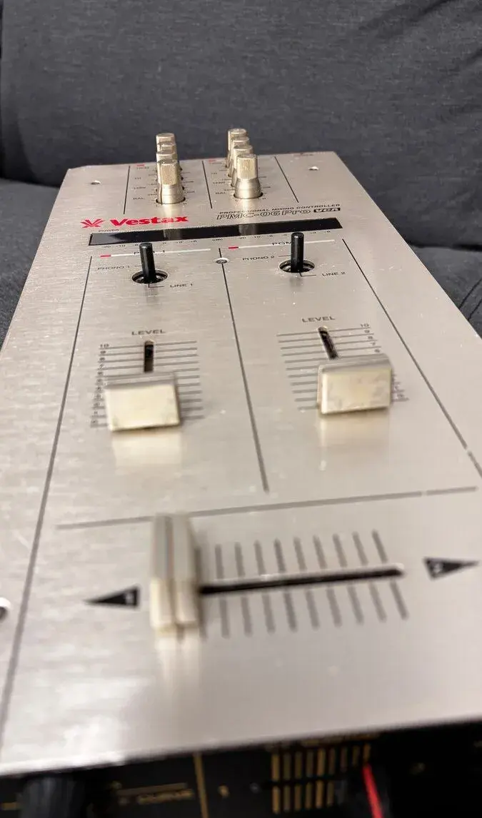Vestax PMC-06 Pro VCA – DJ mixážny pult