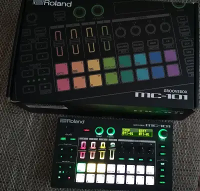 Roland MC 101