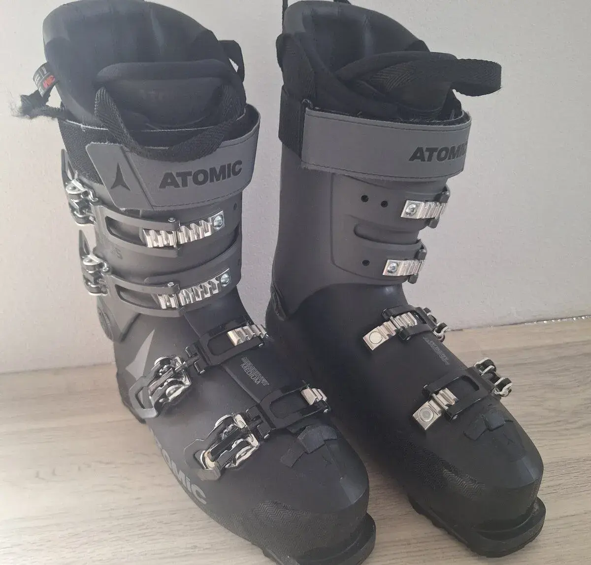 Lyžiarky Atomic Hawx Prime 110 S