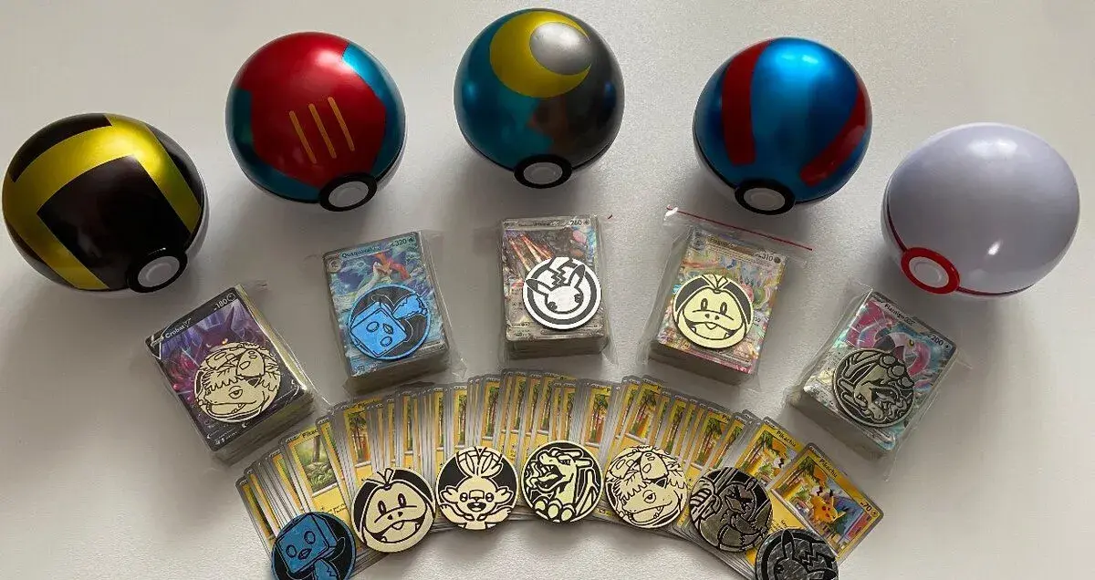 Pokemon Karty 100ks - Pokeball Sada