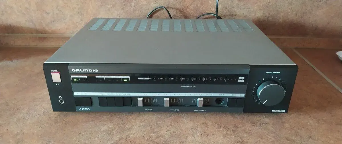 Zosilňovač Grundig V 7200