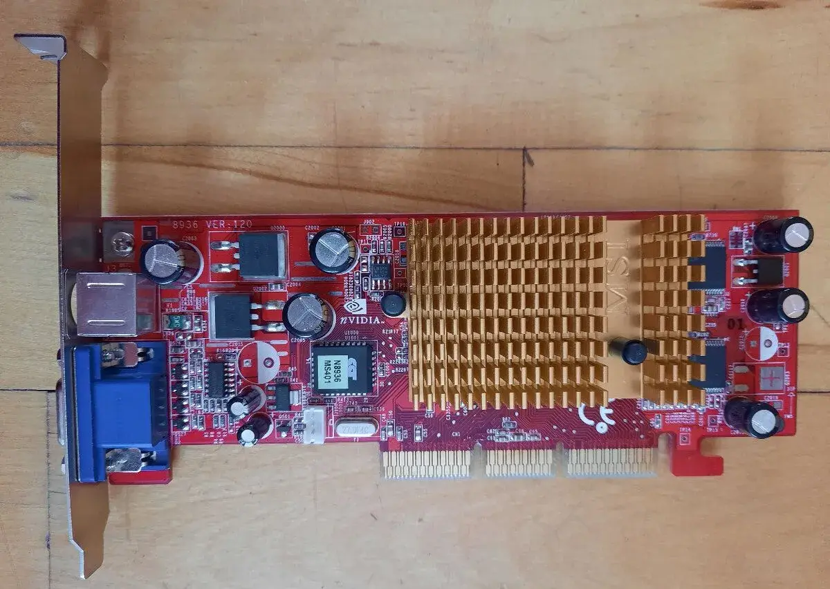 Retro graficka karta: NVIDIA GeForce FX-5500 128 MB DDR