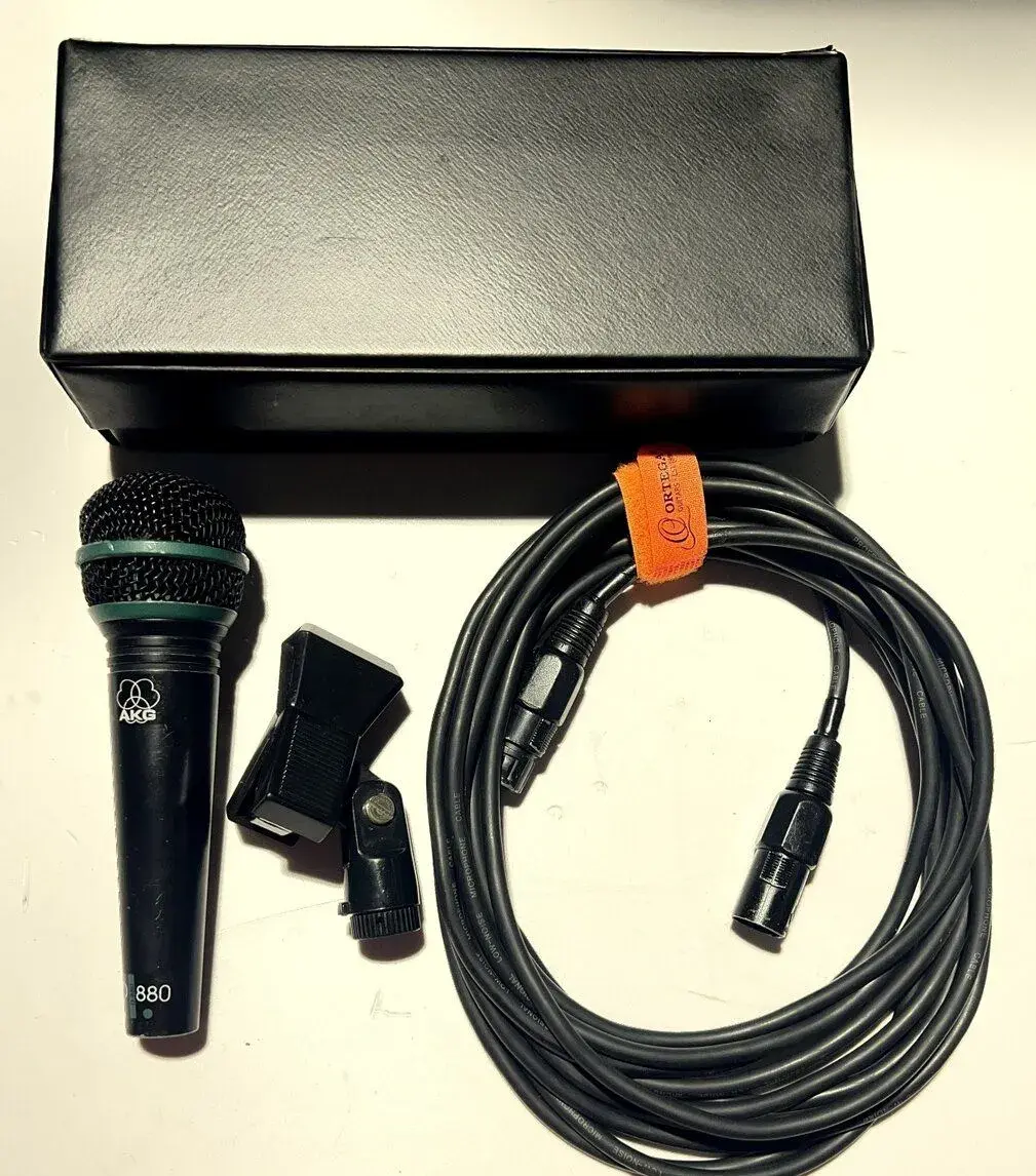 Dynamický mikrofón AKG D 880 + kábel 4m a držiak
