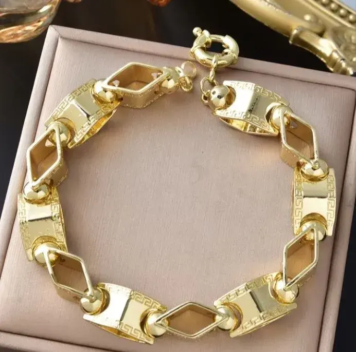 VERSACE NÁRAMOK PÁNSKY - LUXUS A ELEGANCIA