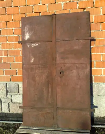 železné kované dvere