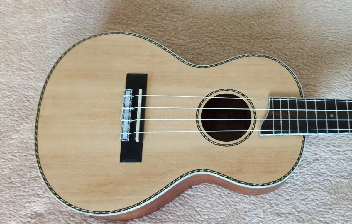 Ukulele MAHALO MP3.