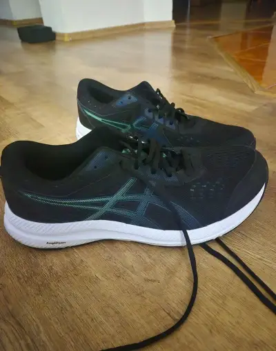 Sportove tenisky zn. Oasics velk. 46