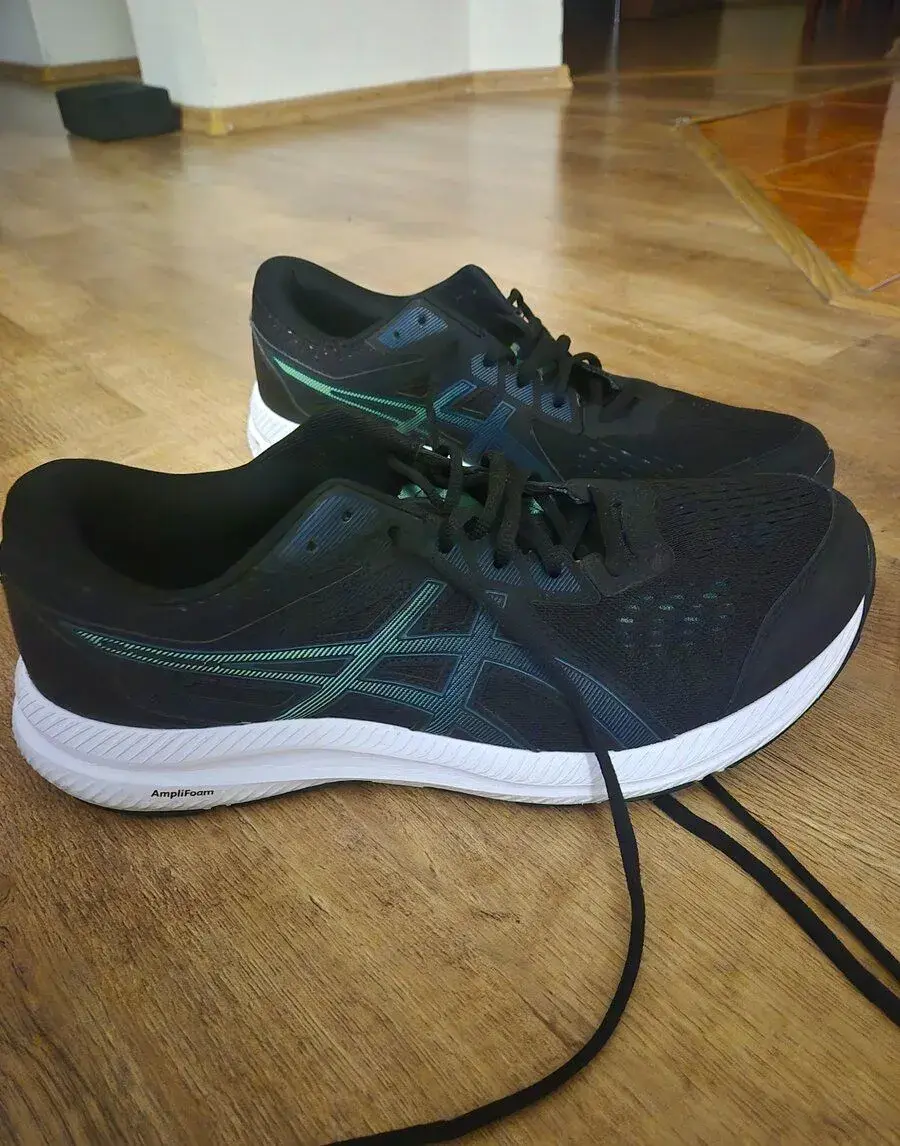 Sportove tenisky zn. Oasics velk. 46