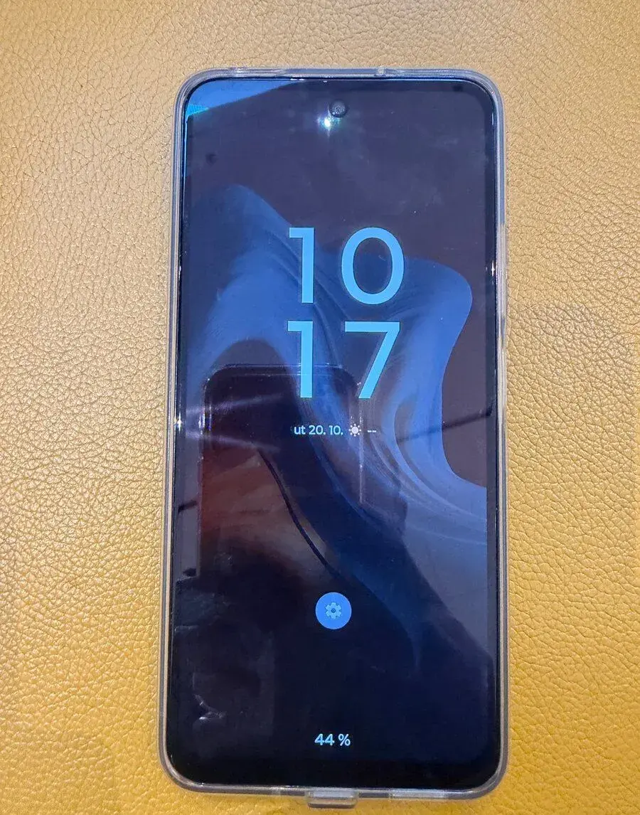 Cisto novy mobil Motorola G34 s puzdrom aj nabijackou