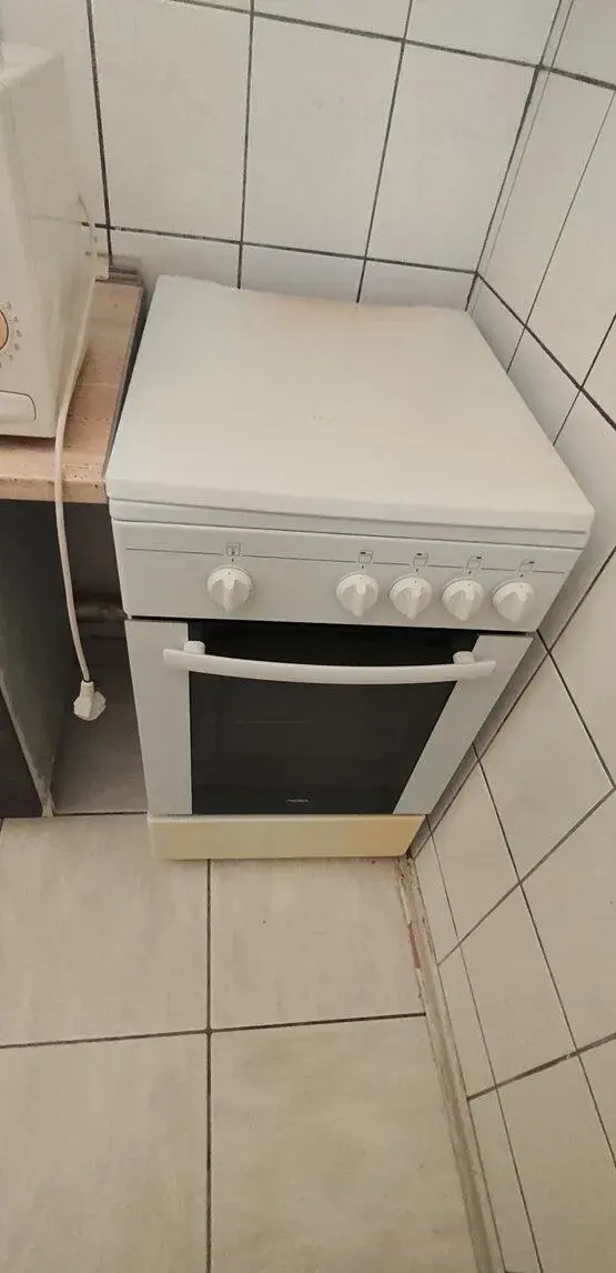 Plynový sporák zn. MORA s plynovými horákmi, pekáč, m
