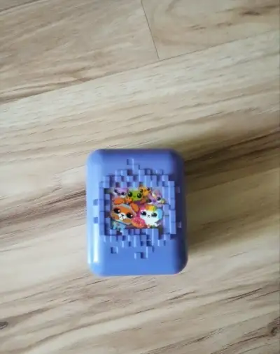Retro Bitzee
