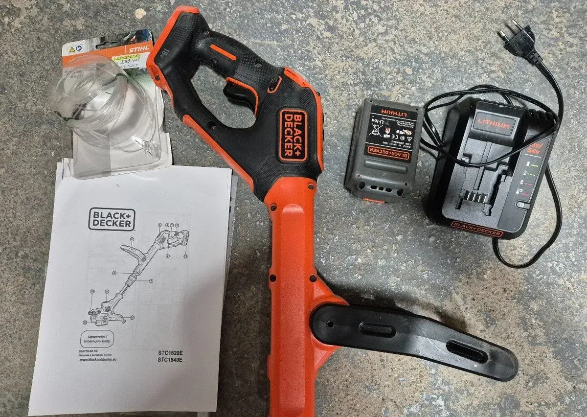 AKU kosačku Black & Decker STC1840E