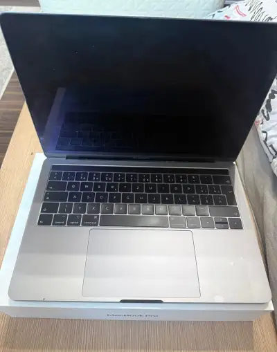 MacBook Pro 13" (2019) – Intel i5 / 8GB RAM / 128GB